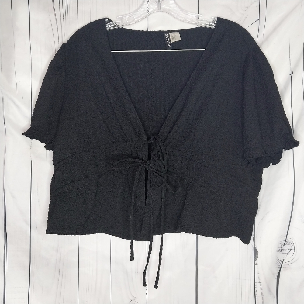 H&M Divided Crinkle Tie Front Y2K BohoChic Cropped Short Sleeve Top
